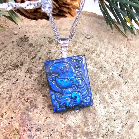 Nature Labradorite Carved Flashy Nine Tails Fox Pendant Necklace - Picture 4 of 10